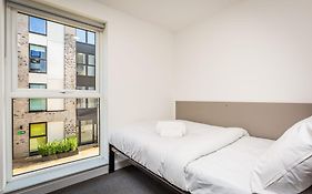 Ensuite Room With Shared Kitchen, Close To Centre- 18 Above