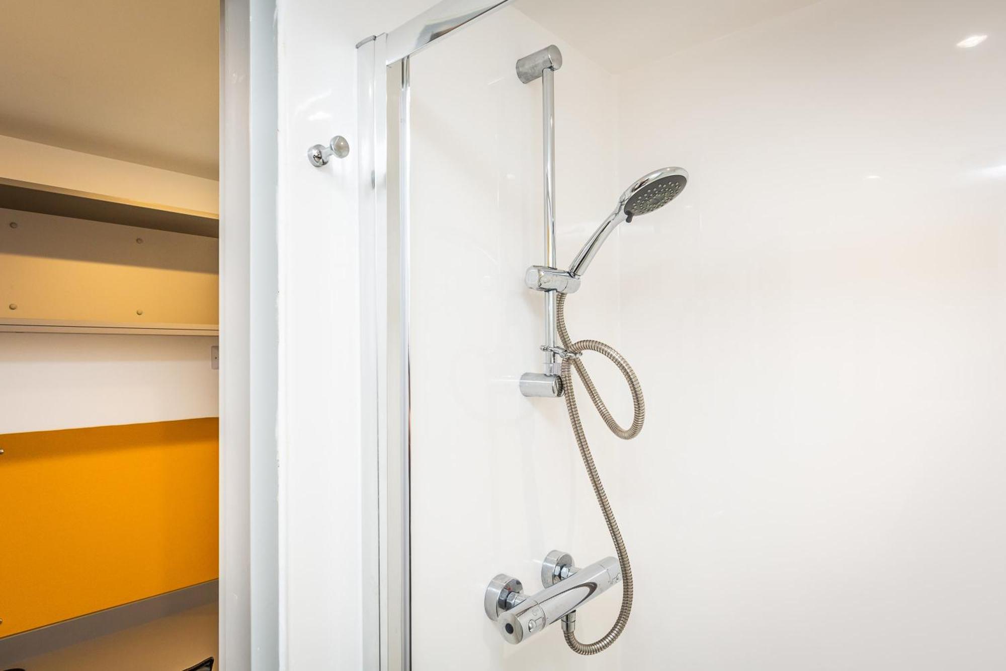 Ensuite Room With Shared Kitchen, Close To Centre- 18 Above Lincoln Exterior photo